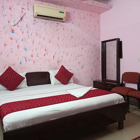 Airport Hotel Pariksheet Inn Új-Delhi Kültér fotó