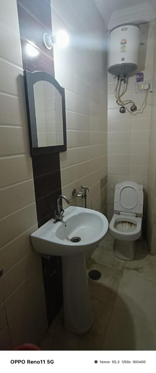 Airport Hotel Pariksheet Inn Új-Delhi Kültér fotó