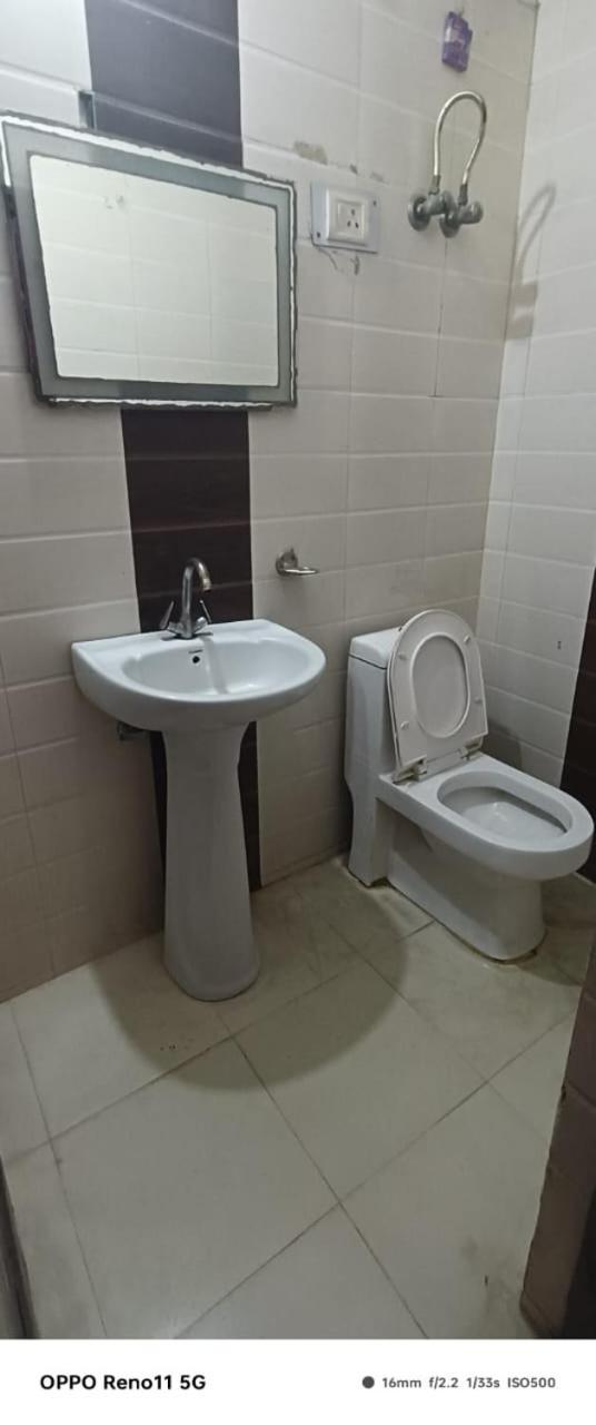 Airport Hotel Pariksheet Inn Új-Delhi Kültér fotó
