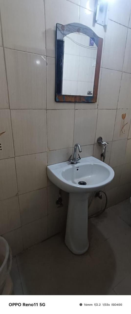 Airport Hotel Pariksheet Inn Új-Delhi Kültér fotó