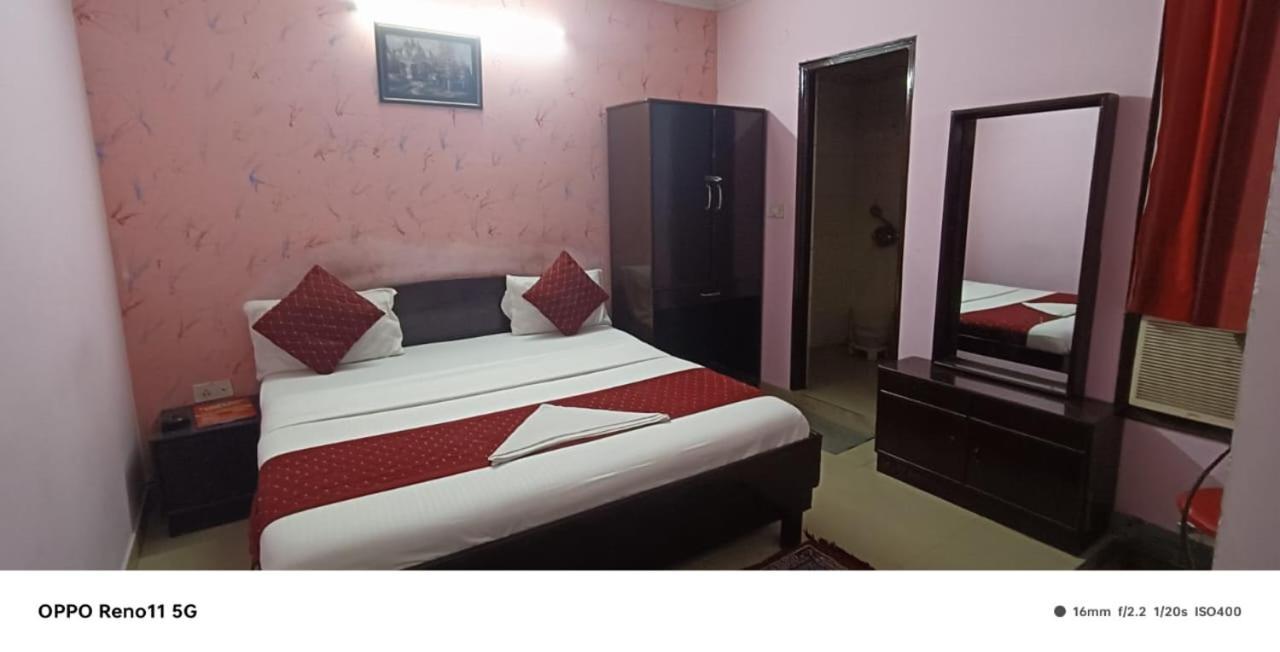 Airport Hotel Pariksheet Inn Új-Delhi Kültér fotó