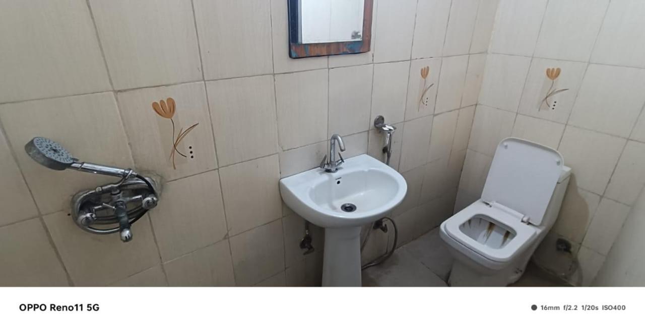 Airport Hotel Pariksheet Inn Új-Delhi Kültér fotó